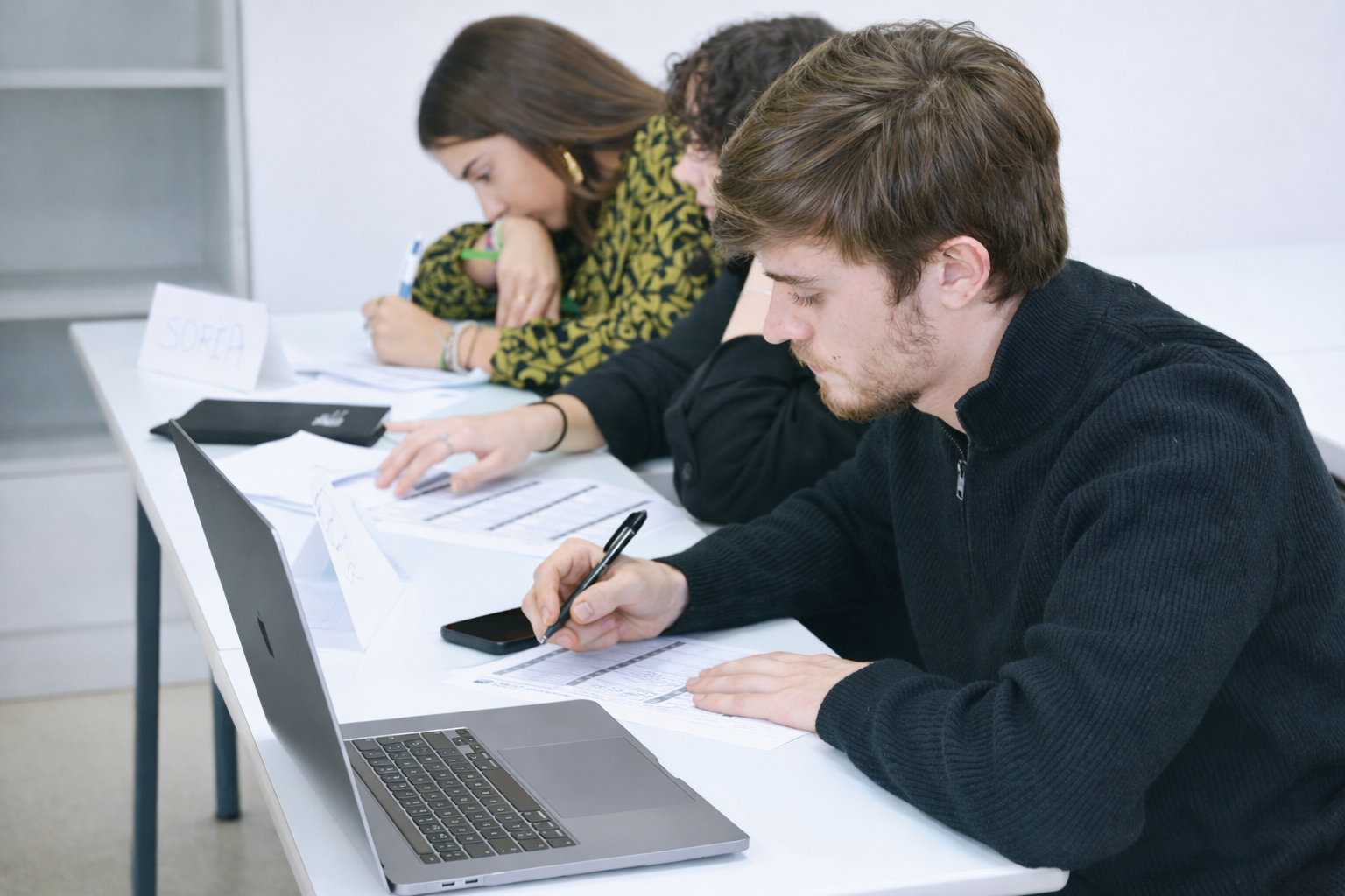Alumnos en clase de finanzas